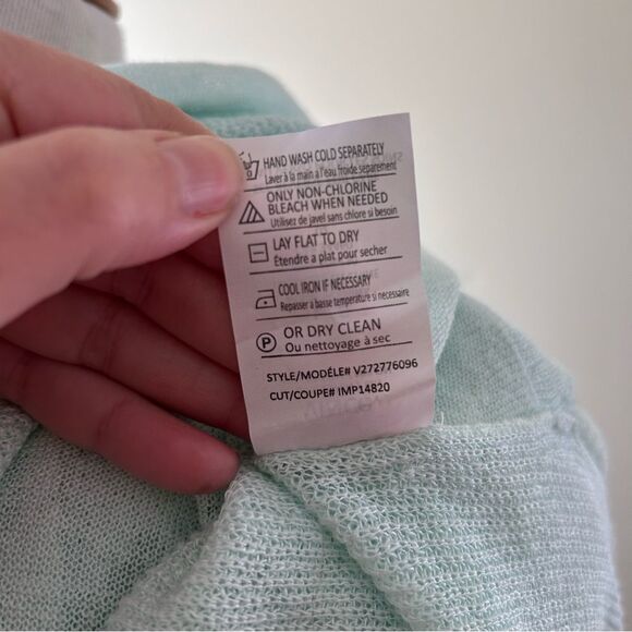 VINCE Pastel Aqua Blue Linen V-Neck Light weight Coastal Sweater - Large - Picture 10 of 11